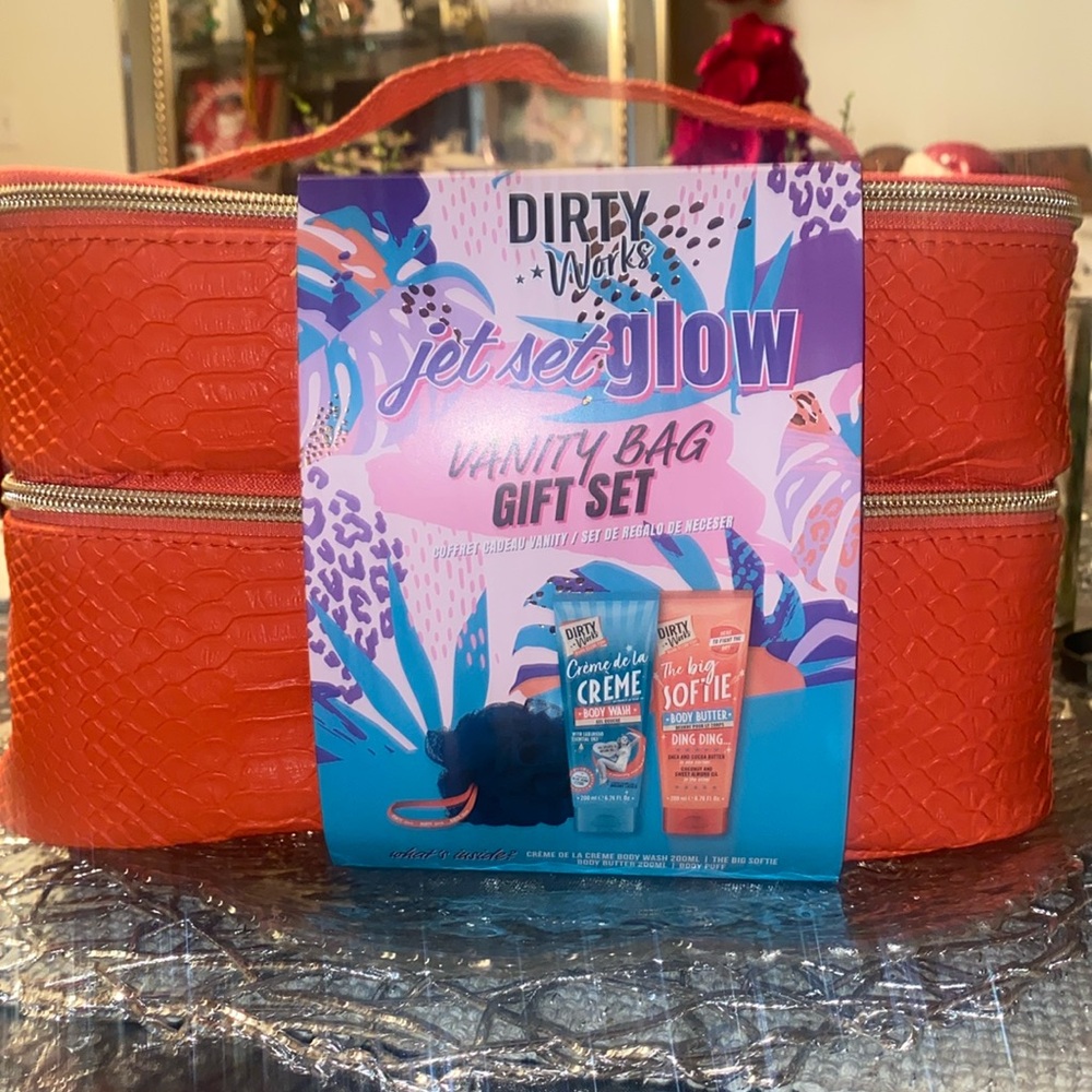 Dirty Works jet set glow vanity set!